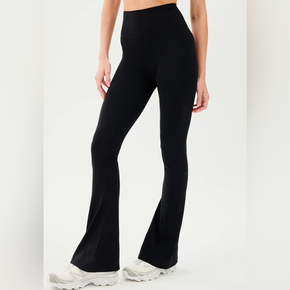 Splits59 Raquel Airweight Flare in Short 30” Length size Large.